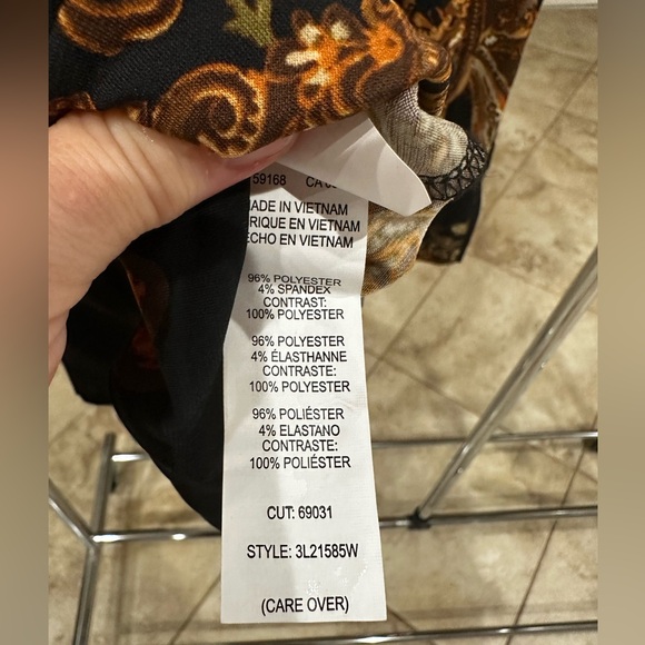 Karen Kane Black and Gold Paisley Print Blouse Shirt Top Size 3X - Picture 5 of 6